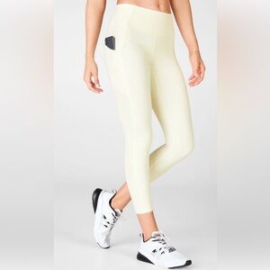 NWT Fabletics Oasis PureLuxe High-Waisted Pocket Capri Leggings, Cream – Size 1X